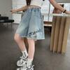 Shorts de verão para meninas 2024 Novas calças jeans de cinco pontos de estilo ocidental para crianças Calças da moda de verão para crianças grandes