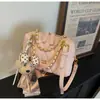 Bolsa de Mão Feminina Acolchoada com Corrente Estilo Coreano Nova Coleção Primavera 2026 Bolsa Almofada Versátil para Ombro e Transversal