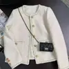 Nueva Chaqueta de Tweed Estilo Coreano Blanco Crudo Estilo Francés Corto Elegante para Mujer Primavera y Otoño 2025