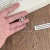 Colar de Puxar com Pingente de Laço Corrente Decorativa Longa Estilo Coreano para Mulheres Acessórios Versáteis de Prata para Suéteres e Camisetas