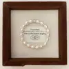 Pulsera de perlas de agua dulce naturales, blanca, con perlas gorditas, cordón elástico, acabado espejo y un diseño de lujo ligero; disponible para envío directo