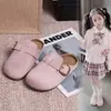 Pantuflas Retro para Niños para Primavera y Otoño, Zapatos Cerrados Antideslizantes para Exteriores para Niñas, Zapatos Versátiles de Estilo Birkenstock con Suela Gruesa
