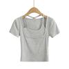 Nova T-shirt de Verão 2023 Doce Estilo Spice Girl Falsa de Duas Peças Manga Curta Feminina Europeia e Americana com Alça de Pescoço Slim Fit Top Curto
