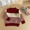Suéter listrado para meninos 2026 Estilo Outono/Inverno para crianças pequenas e médias Suéter de tricô de fio Outerwear Suéter de tricô solto para crianças Comércio exterior