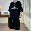 Em estoque atacado estilo Hong Kong terno de verão masculino senso de alta qualidade manga curta shorts conjunto de duas peças casual esportivo terno de verão masculino