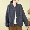 Foto real de chaqueta bomber casual de otoño 2026 para mujer, cuello redondo, versátil, corte holgado, adelgazante, color liso simple, chaqueta sudadera estilo coreano