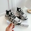 Zapatos infantiles de bloques de color retro con diseño de malla de pata de gato, zapatos casuales 2026 para niños y niñas, zapatillas escolares transpirables y de moda