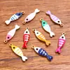 Colgante DIY de criatura marina de esmalte dorado de acero inoxidable multicolor de 5x19 mm, accesorio de amuleto de pez pequeño de doble cara