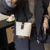 Bolsa de Mão Pequena Color-Blocking Retro Nova 2026 para Mulheres, Sensação de Alto Padrão para a Temporada de Primavera, Bolsa de Mão, Ombro ou Transversal Tipo Balde para Senhoras