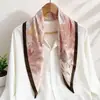 Pañuelo Triangular de Seda para Mujer, Nuevo Estilo Primavera y Verano, Pañuelo de Seda Estampado Retro, Chal Versátil, Pañuelo de Protección Solar, Moderno y Elegante