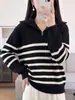 Suéter de algodão puro com gola e zíper parcial, listrado color-block, novo estilo 2026, blusa de tricô feminina solta e relaxada de manga longa
