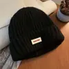 Gorro de Lana Tejido Azul para Mujer Otoño e Invierno 2025 Circunferencia de Cabeza Grande Gorro Versátil que Muestra la Cara Pequeño Cálido Gorro Protector para Orejas