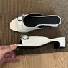 Primeiro Encontro com as Sandálias Slip-On Estilo Francês para Mulheres, Novo Modelo de Verão com Salto Grosso, Sandálias Versáteis e Bonitas Que Não Cansam Seus Pés