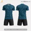 Uniformes de futebol feitos sob medida, incluindo camisas de treino de manga curta para times escolares, jaquetas de manga longa para clubes e camisas sublimadas, disponíveis para atacado.