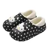 Zapatillas de Algodón Auténticas de Hello Kitty de Sanrio para Mujer Otoño Invierno Más Terciopelo Impermeables Suela Gruesa Ropa para el Hogar Ropa para Exteriores Zapatillas de Algodón