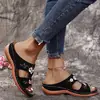 Zapatillas bordadas florales transpirables de suela blanda, ligeras y casuales, sandalias bordadas de suela gruesa de talla grande para exportación, nuevo modelo de verano 2026