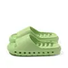 Pantuflas de baño, verano EVA secado rápido, diseño hueco, pantuflas de ducha para interior para hombre, antideslizantes, suela gruesa, pantuflas de pareja