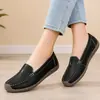Directo de fábrica, nuevos mocasines planos de primavera/verano de talla grande, zapatos casuales huecos para mujer, mocasines, zapatos de suela de goma para mamá