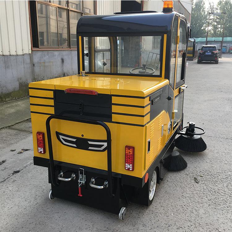 三轮五刷全封闭扫地车2021.03.26 (1)