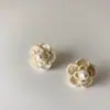 Brincos de Tarraxa Pérola Camélia 2022 Florais Vintage de Verão para Mulheres Brincos de Nicho Artesanato Exquisito de Luxo Leve