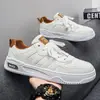 Zapatos de Hombre Primavera 2026 Nuevos Versátiles Blancos Tenis Casuales Estudiante Caña Baja Zapatos de Moda Deportivos Piel Blancos