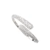 Pulseira Aberta de Zircônia Geométrica Luxuosa Exquisita de Alta Qualidade Moda Europeia e de Metal Personalizada para Mulheres