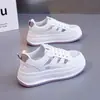 NK1002 Zapatos Blancos Calados de Verano Nuevos 2026 Versión Coreana Estilo Ins Transpirables que Aumentan la Altura Zapatos Casuales para Estudiantes Femeninas
