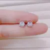 Aretes de Botón con Circonita de Cuatro Garras para Mujer, Simples y Versátiles, Aretes de Lujo de Alta Gama, Aretes Estilo Cubo de Azúcar, Accesorios de Oreja de Moda