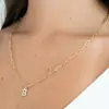 Amazon Transfronterizo Nuevo Collar de 26 Iniciales Cadena de Clip de Papel Collar con Colgante de Circonita Regalo de Moda Navideño para Mujeres