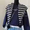 Chal Exterior de Punto Rayado con Pompón Estilo Retro de Hong Kong Bufanda Triangular Retro para Mujer Chal Decorativo Cálido de Otoño e Invierno Bufanda para el Cuello