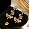 Hermosos Aretes de Cristal de Colores para Mujer, Exquisitos y de Moda Accesorios para Orejas para el Trabajo, Lujo Ligero con un Toque de Alta Gama, Diseño de Nicho