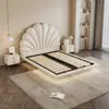 Cama Flotante de Lujo Ligero Princesa Pétalo con Luz Moderna Simple Art Cama Doble 1.8 m 1.5 m Recámara Principal Cama Queen Hogar