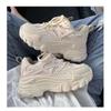 Novos sapatos brancos de sola grossa para celebridades da Internet de 2023, todos os esportes, sapatos de camada única que aumentam a altura, sapatos de pai emagrecedores, sapatos femininos respiráveis e da moda