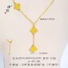 Estilo Mismo de la Tienda de Oro Puzuo 24K Oro Brillante Escama de Dragón Brillante Hielo Triturado Trébol de Cuatro Hojas Collar con Borla Cadena de Clavícula de Alta Gama