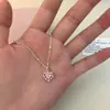 Luz colgante de corazón geométrico dulce rosa palo cadena de clavícula de circón de lujo versátil exquisita Saturno diseño de nicho collar