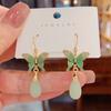 Nuevo Estilo Chino Estilo Antiguo Colgante de Jade Aretes de Mariposa Mujer 2024 Nuevo Estilo Elegante Combinación Total Retro Gancho para la Oreja Aretes Estilo Frío