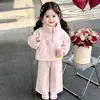 Conjunto de Forro Polar para Niña Otoño/Invierno 2026 Estilo Nuevo Sudadera con Capucha y Cuello de Piel para Bebé Ropa de Invierno Conjunto Deportivo de Dos Piezas para Niños