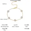 Elegante e Luxuoso Bracelete de Flor de Cinco Folhas Cravejado com Zircônia Colorida, Feito de Aço Inoxidável 304 Banhado a Ouro 18K, Adequado para Mulheres e Pode Ser Usado em Todas as Estações
