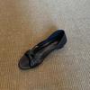Sandalias Retro de Cuero Escarchado con Tira Cruzada Retorcida para Mujer, Nuevo Estilo de Verano, Súper Modernas y Versátiles, Versátiles para Ropa Exterior