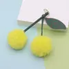 Lindo Colgante de Llave de Bola de Pelo de Fruta Cereza Peluda Colgante Creativo para Bolso de Peluche Accesorios de Bola de Pelo de Conejo Rex de Imitación Venta al por Mayor