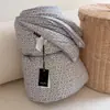 Manta de algodón tejida con patrón de nubes de grado A para otoño e invierno, adecuada para camas individuales o dobles, lavable a máquina, suave y cómoda para dormir, engrosada para abrigar, e ideal para primavera, otoño e invierno