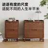 Mesita de noche retro de madera maciza usada modelo 2026 nuevo para dormitorio del hogar color nogal mueble de almacenamiento pequeño ultraestrecho de lujo ligero