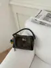 Bolso de mano de alta gama de moda transfronteriza para mujer, bolso cuadrado pequeño retro casual nuevo, versátil para el trabajo, bolso de hombro y bandolera