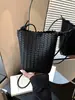 Bolsa Bucket Nova Moda Verão 2026 Transfronteiriça para Mulheres, Bolsa de Ombro com Design de Nicho, Bolsa Transversal Vintage para o Dia a Dia