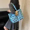Bolsa de Ombro Grande de Alta Qualidade com Bolinhas Transfronteiriça Verão 2026 Novo Estilo Feminino Bolsa Tote Casual de Nicho para o Dia a Dia