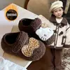 Sapatos Birkenstock Femininos Sapatos Peludos Estilo Inverno 2026 Sapatos de Algodão Quente com Plus Velvet para Meninas Bebês Sola Macia Sapatos de Princesa