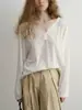 Blusa T-shirt ligera de Lyocell con cuello en V francés y ribete de encaje, manga larga holgada, protección solar física para mujer