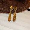 Aretes Vintage con un Toque de Lujo Ligero y de Alta Gama, Diseño Nicho, Moda Retro, Aretes Versátiles y de Temperamento Exquisito para Mujeres