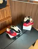 Zapatos de entrenamiento retro planos de cuero suave de alta calidad, en stock, un estilo atlético casual versátil y ligero, perfectos para parejas