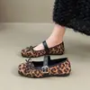 Novos Sapatos Rasos de Salto Baixo Estilo Francês de Nicho de Luxo para Mulheres com Fivela de Cinto para Uso ao Ar Livre - Primavera e Verão 2025